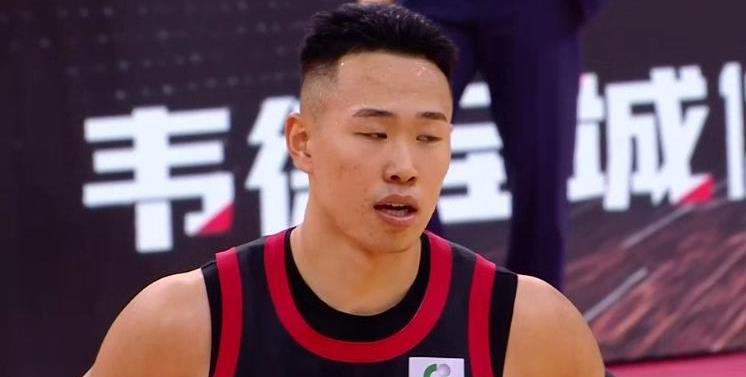 激烈对抗！两支劲旅将在球场上展开争夺